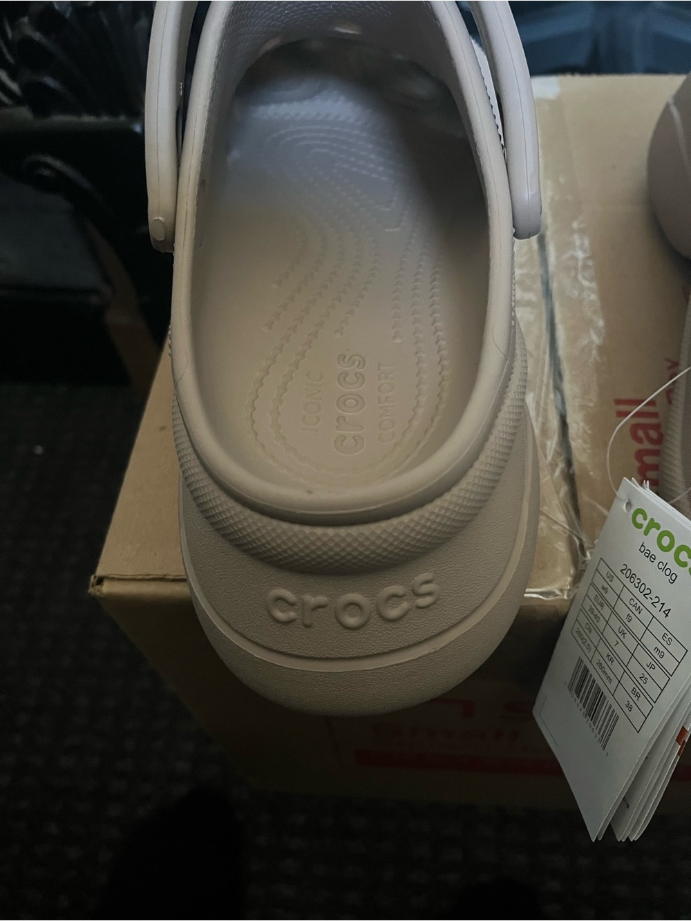 NWT CROCS Bae Woman Tan Color Clog  . - Picture 6 of 13